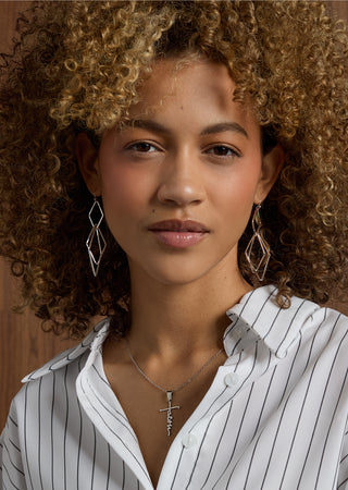 Model wearing dangle earrings.