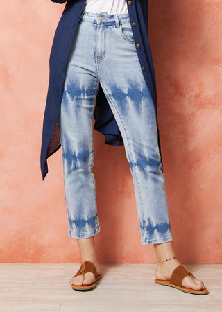 Model wearing light denim dip dye everstretch jeans.