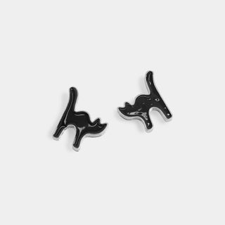 Whispers Enamel Spooked Cat Stud - Black
